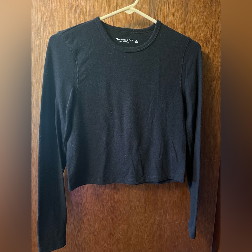 Abercrombie and Fitch black cropped long sleeve tee